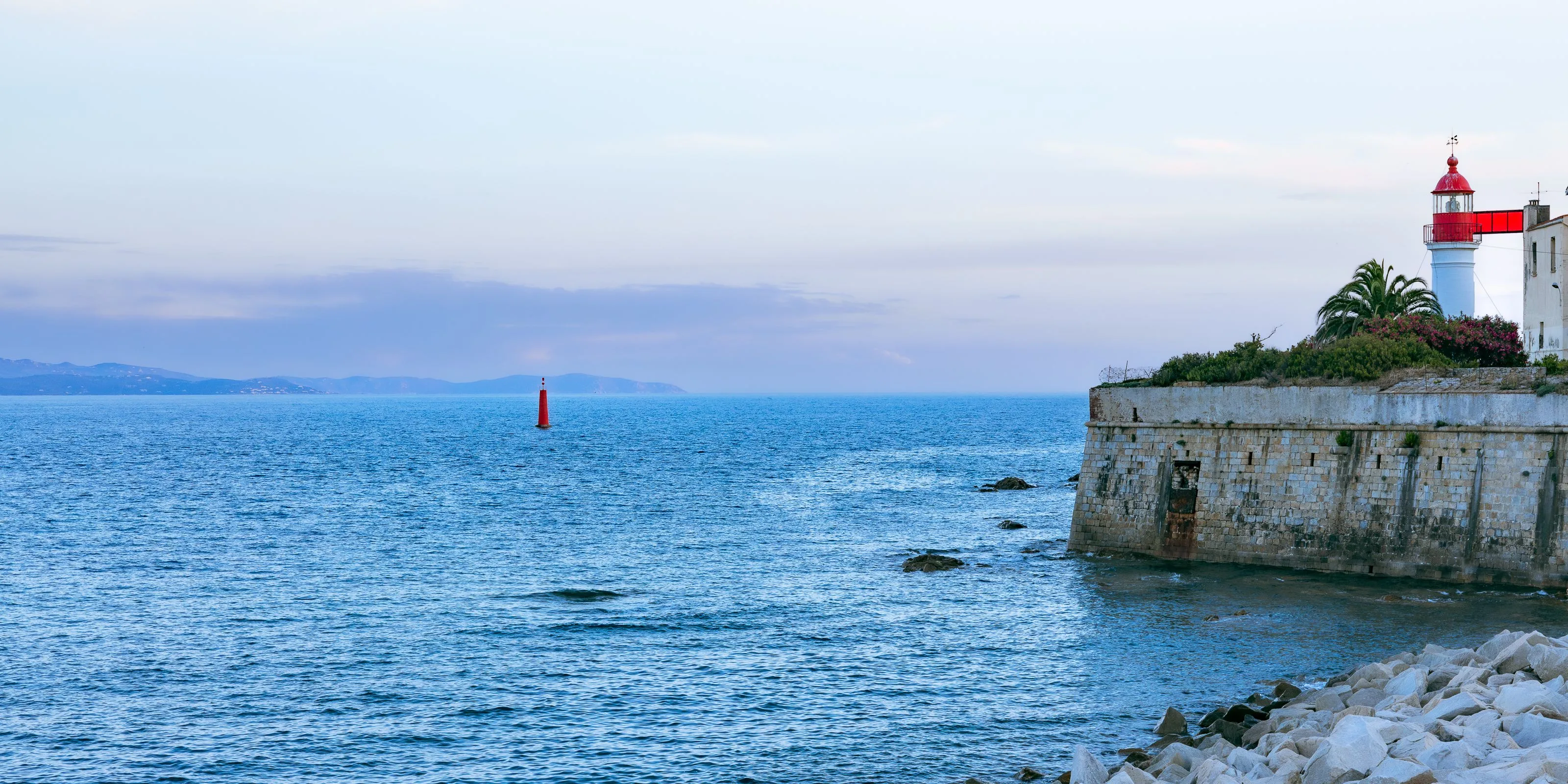 Phare de la pointe de la Parata au coucher du soleil