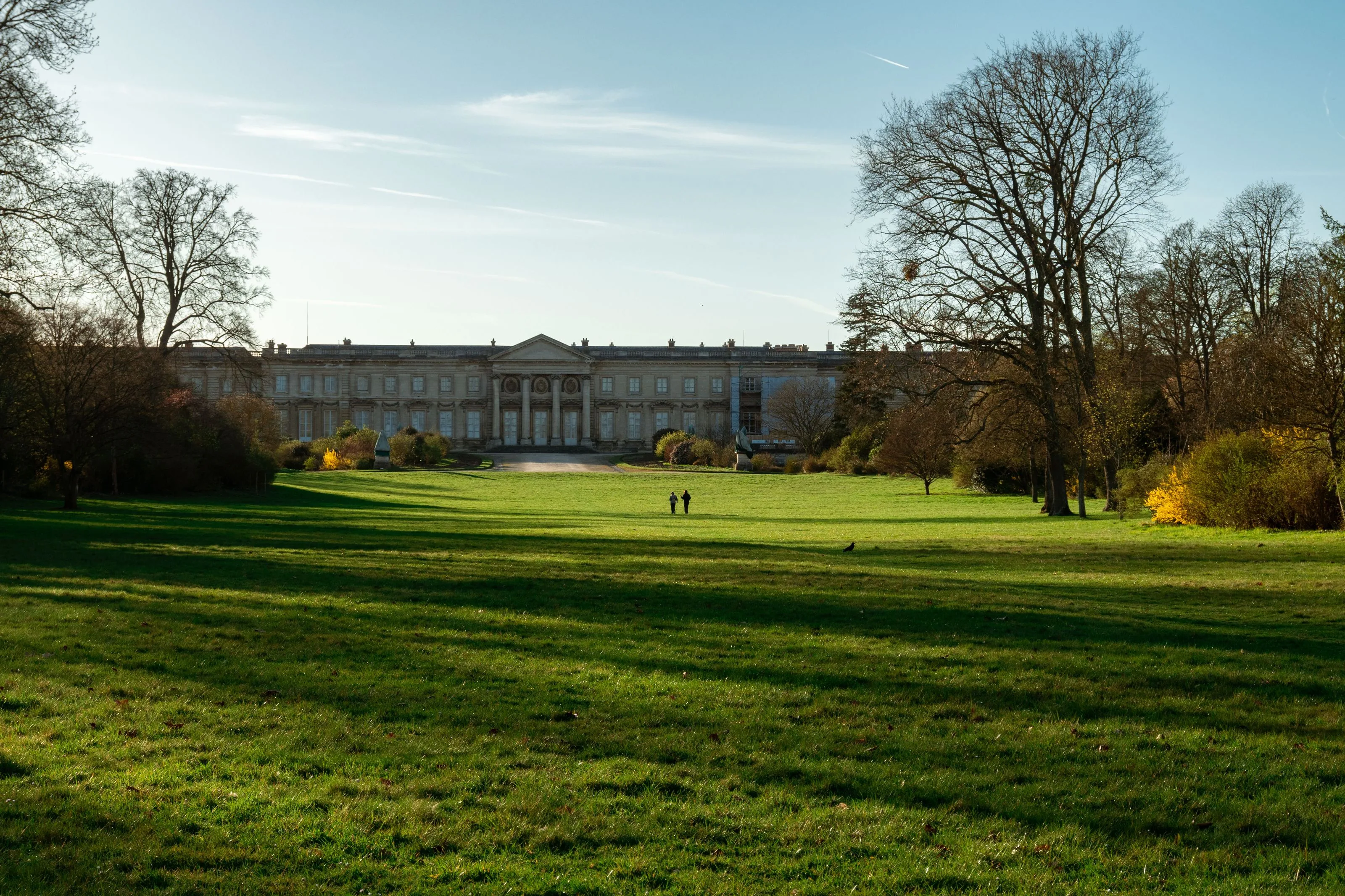 Façade du château de Compiègne en automne