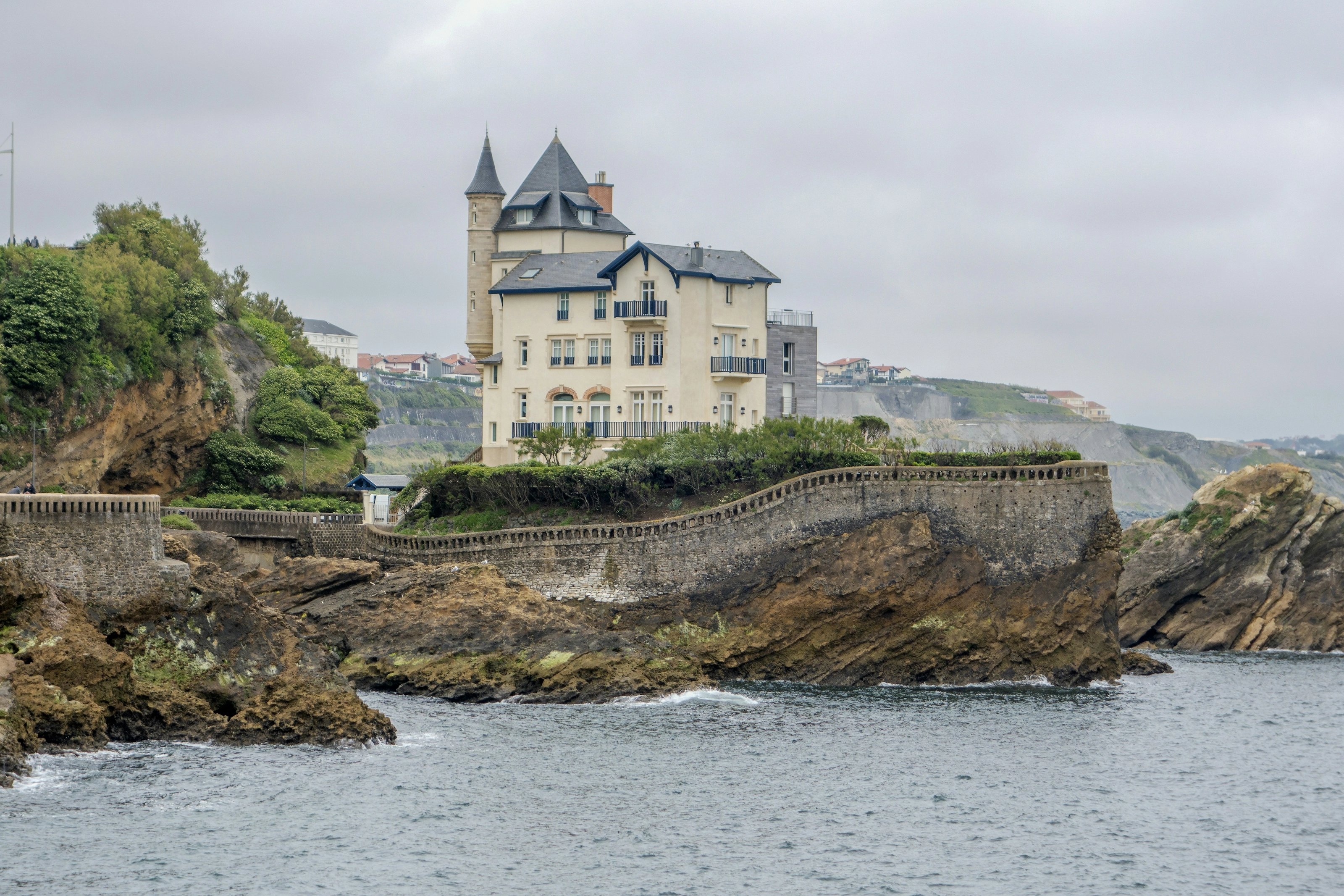 Villa Belle Époque perchée sur les rochers de Biarritz