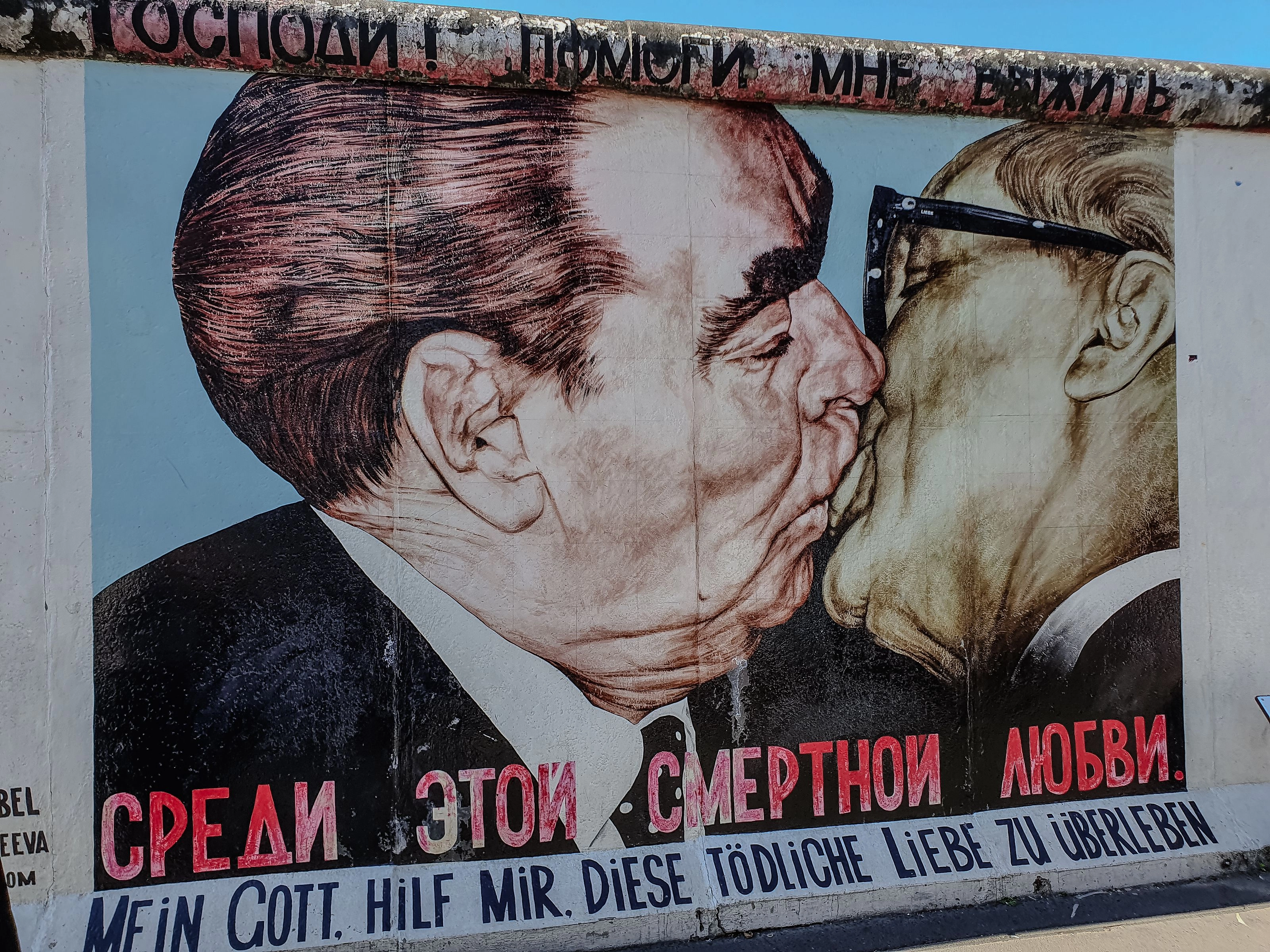 Fresque du Baiser fraternel sur l'East Side Gallery, vestige du Mur de Berlin
