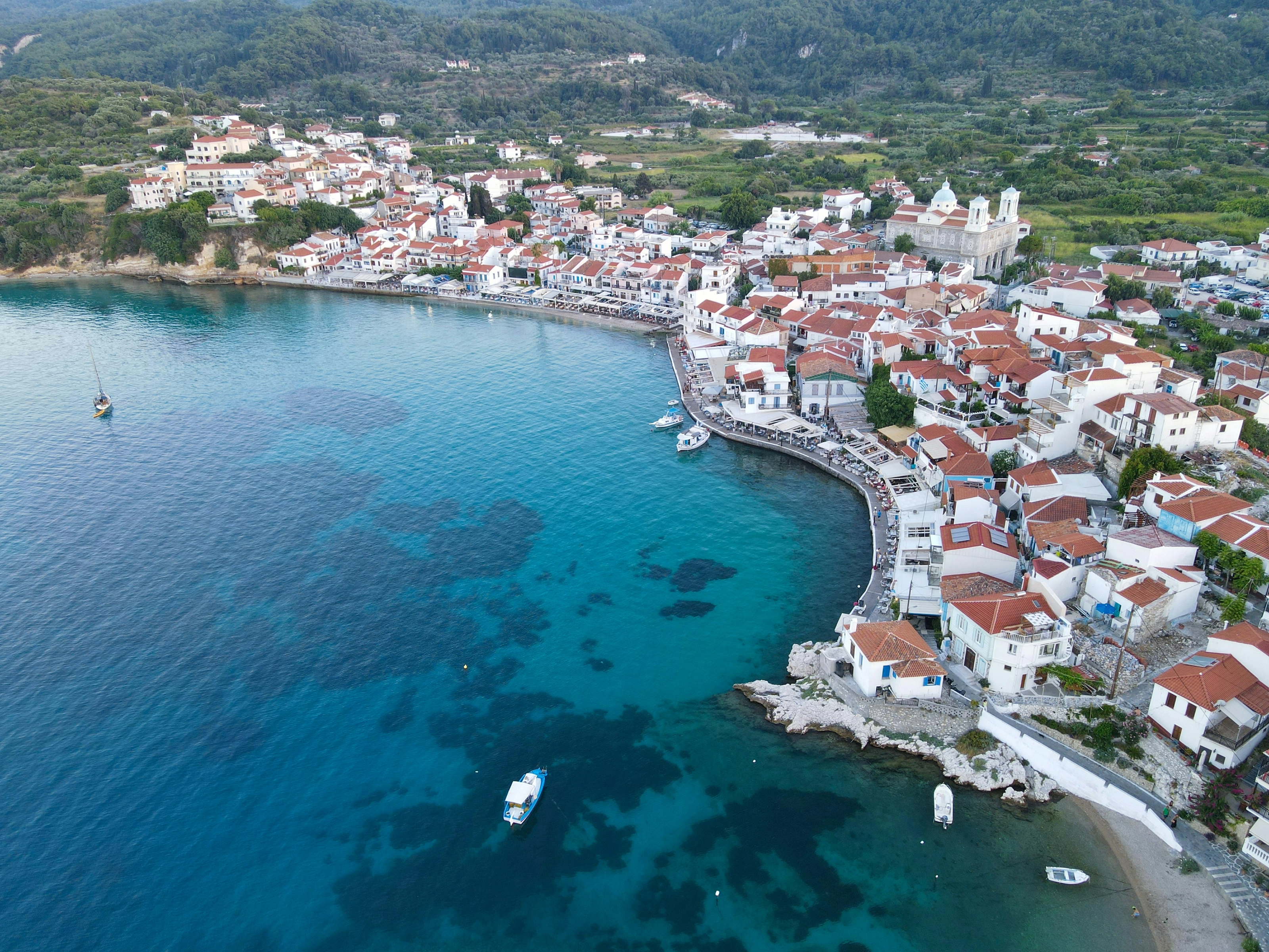 La baie de Vathy et le port de Samos au petit matin