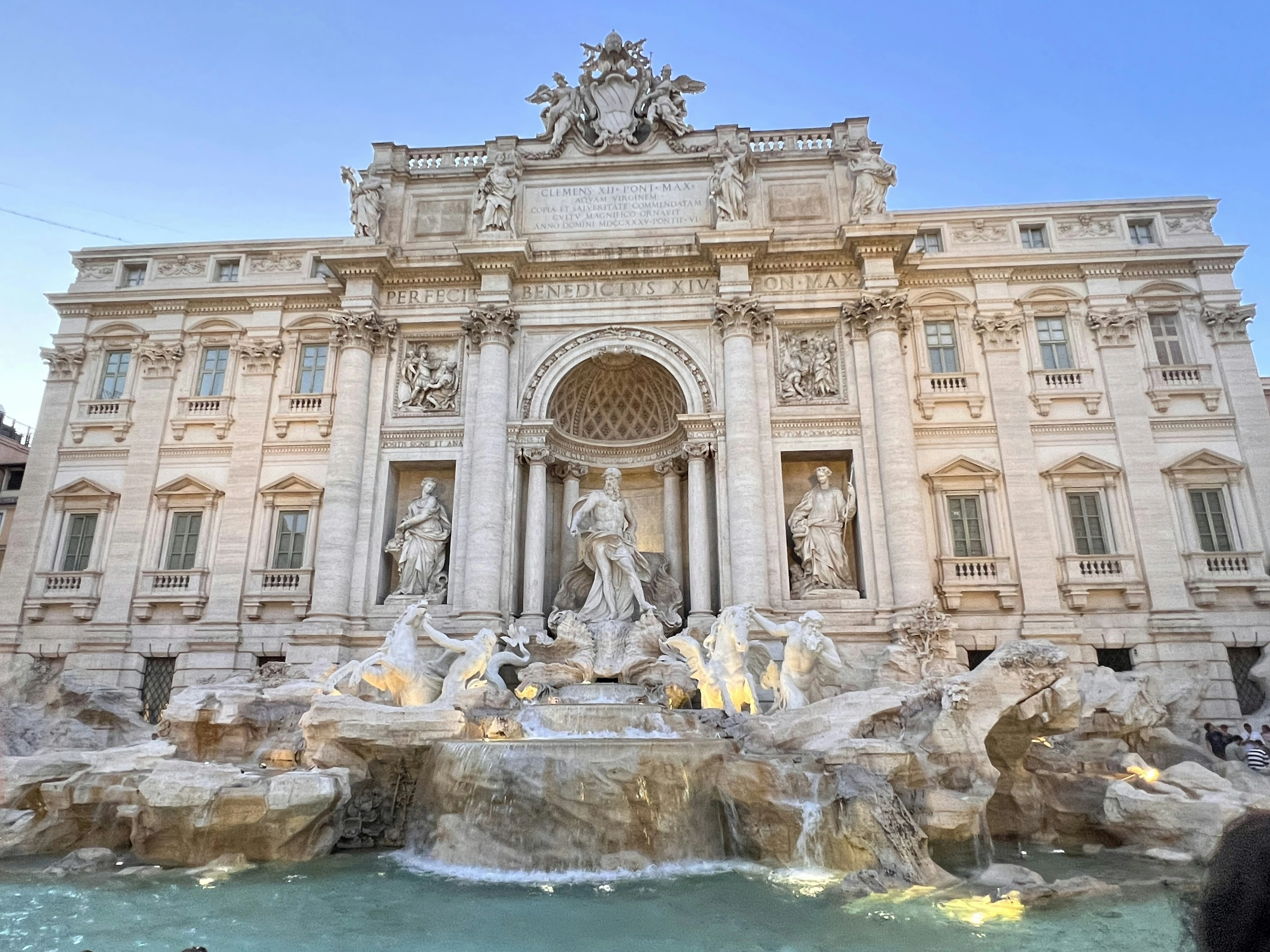 La fontaine de Trevi à Rome, façade baroque du palais Poli
