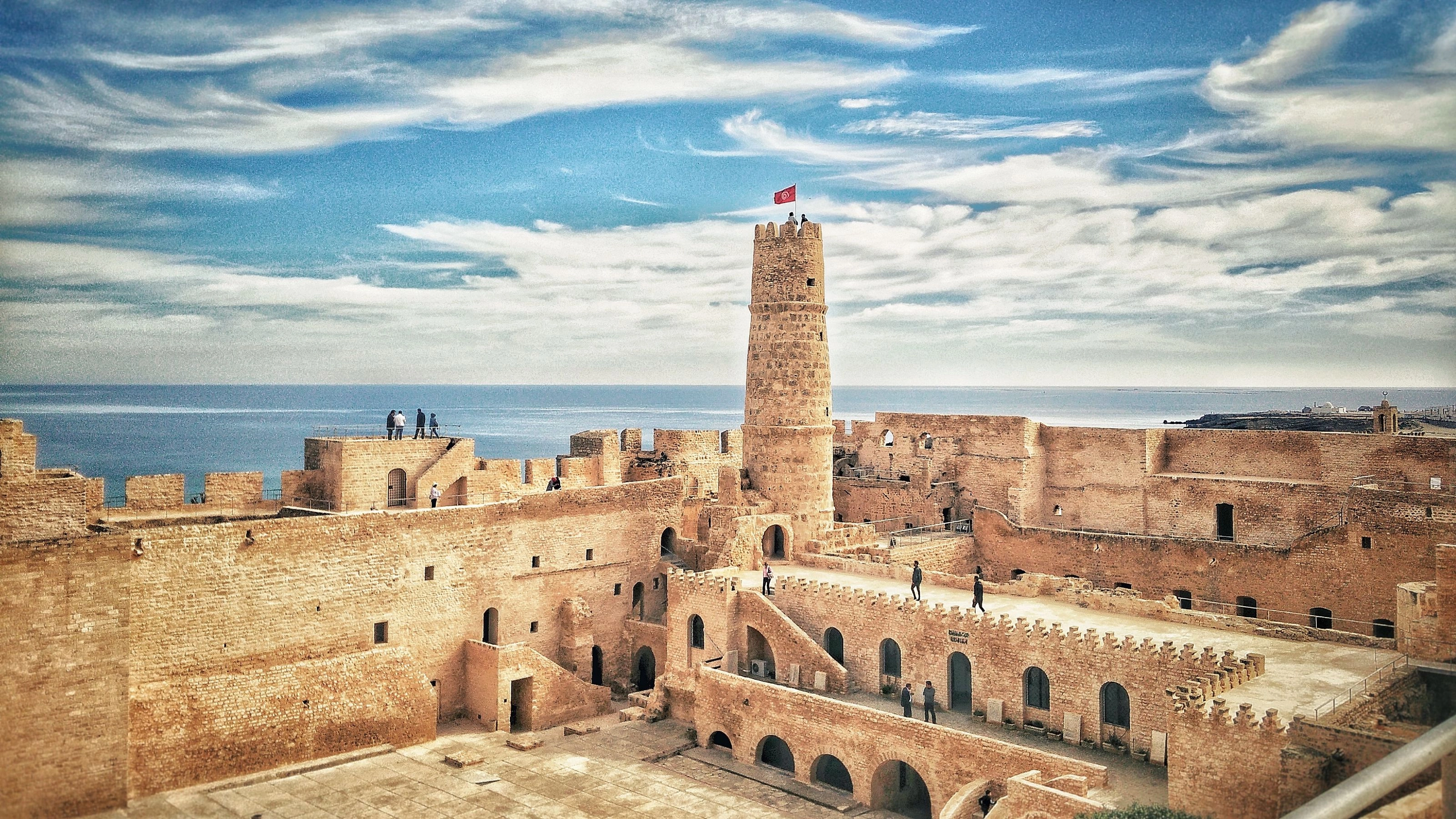 Fort de Kélibia dominant la Méditerranée