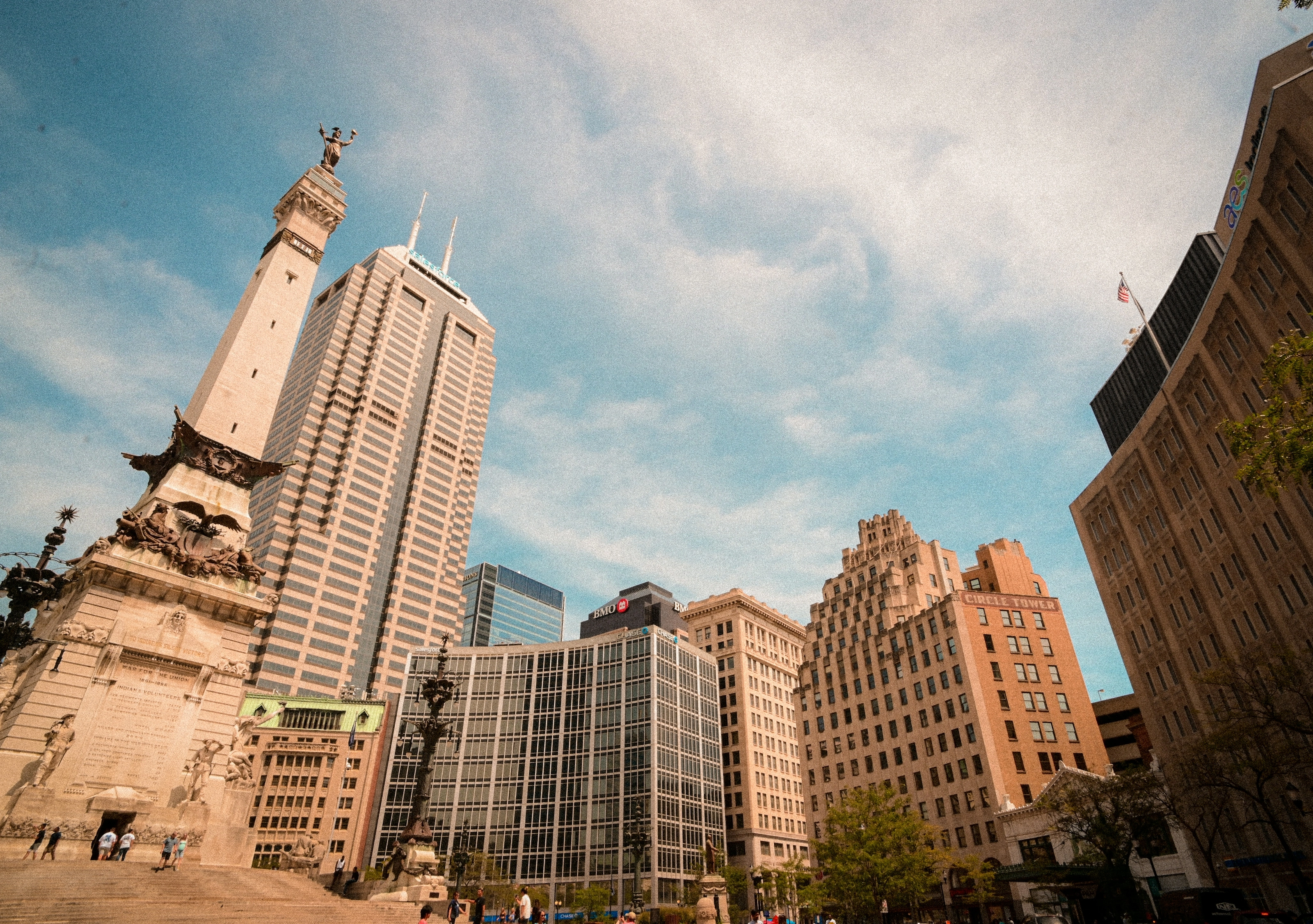 Skyline d'Indianapolis sous un ciel dégagé