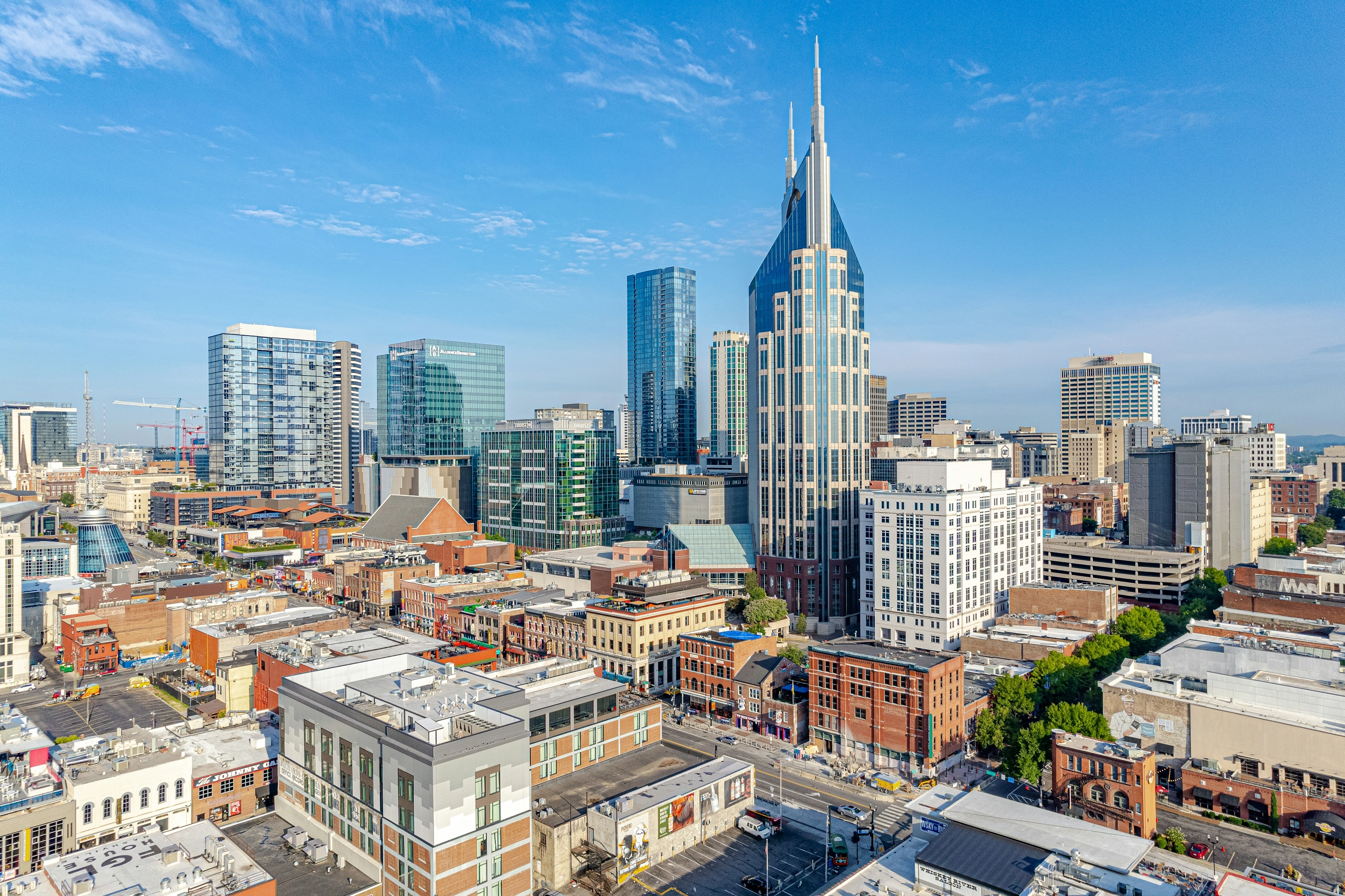 Centre-ville de Nashville et la tour AT&T au coucher du soleil